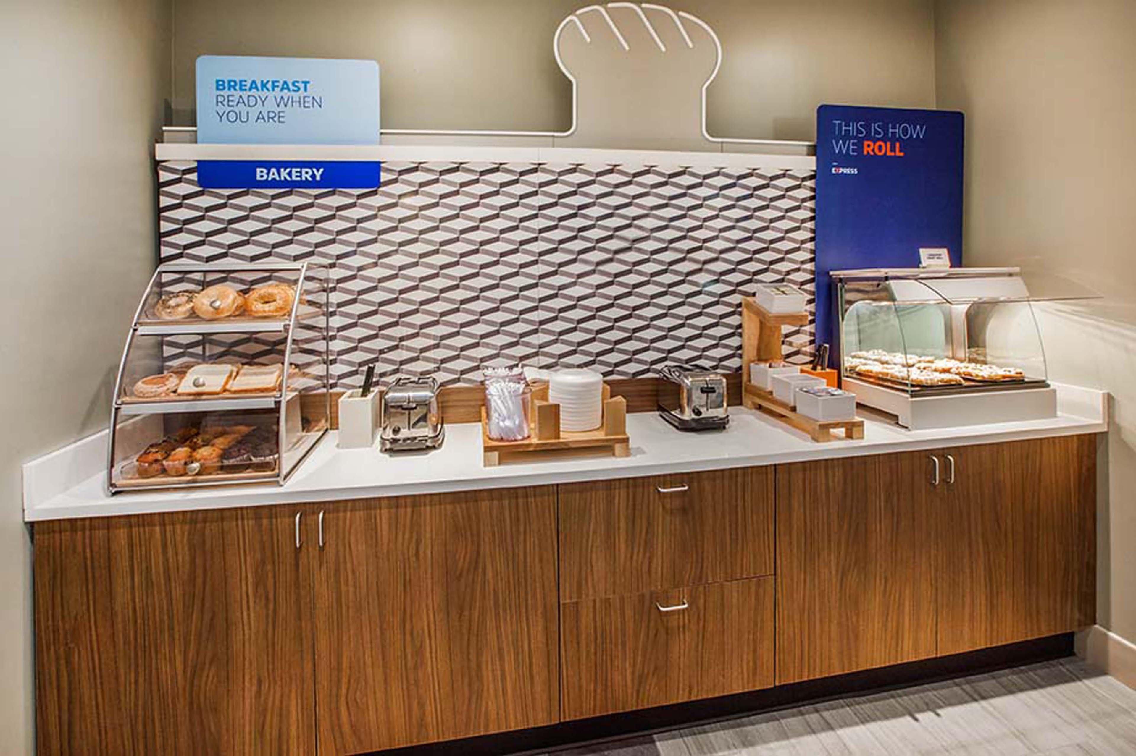 Holiday Inn Express & Suites Midland South I-20 By Ihg Esterno foto